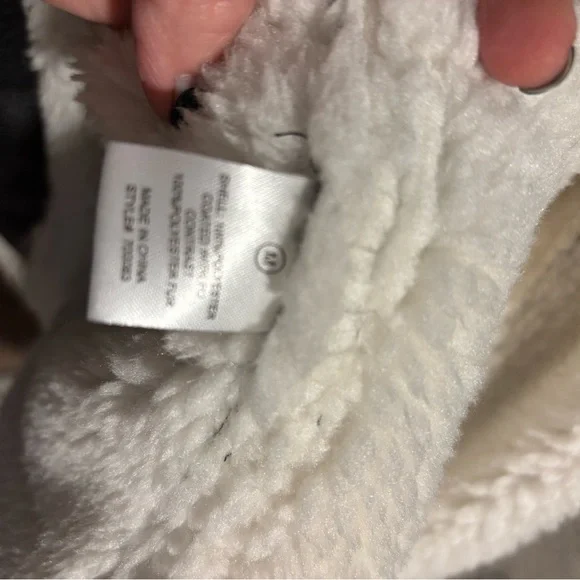 Fashion Nova Black and Cream Teddy Jacket. A little staining around collar area - Picture 6 of 7